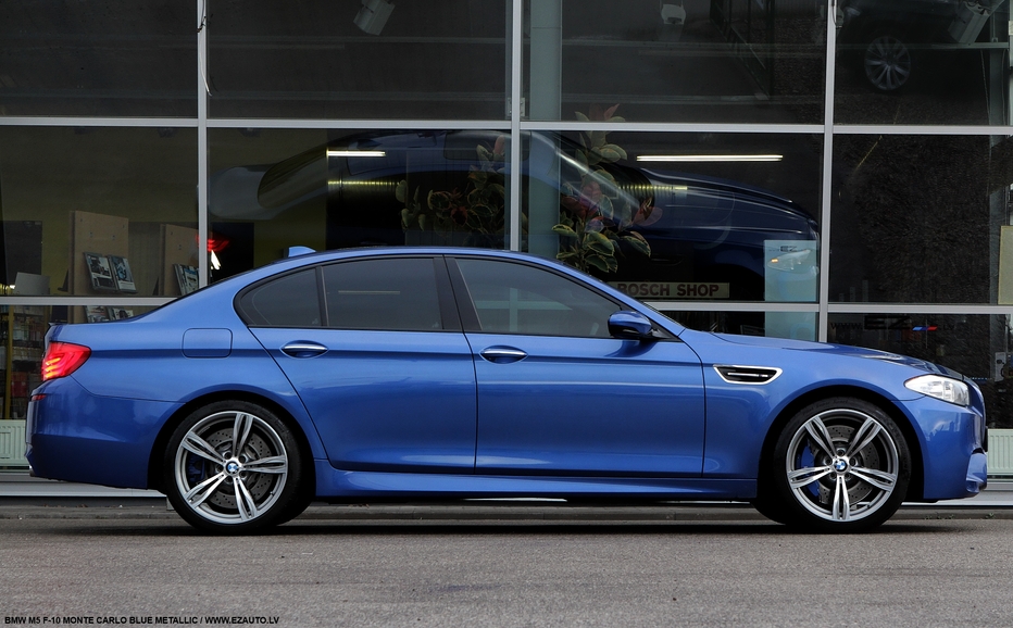BMW M5 - blau - scale 1:32-35