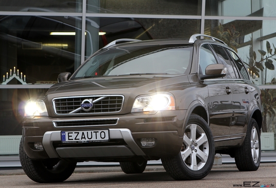 VOLVO  XC 90 MOMENTUM