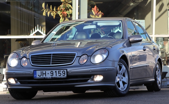 MERCEDES BENZ  E240  AVANTGARDE