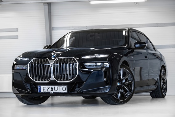 BMW I7 G70 544ZS X-DRIVE60 SPORTPAKET PRO EXECUTIVE DRIVE PRO ACTIVE STEERING SKY LOUNGE BOWERS&WILKINS ICONIC GLOW AUTOMATIC DOORS EXECUTIVE LOUNGE CRYSTAL  